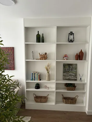 Estante planejada em branco